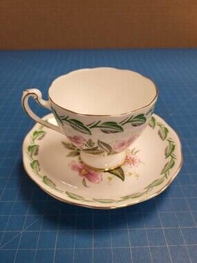Memphis Roslyn Fine Bone China Teacup Saucer Set Floral England Collectible